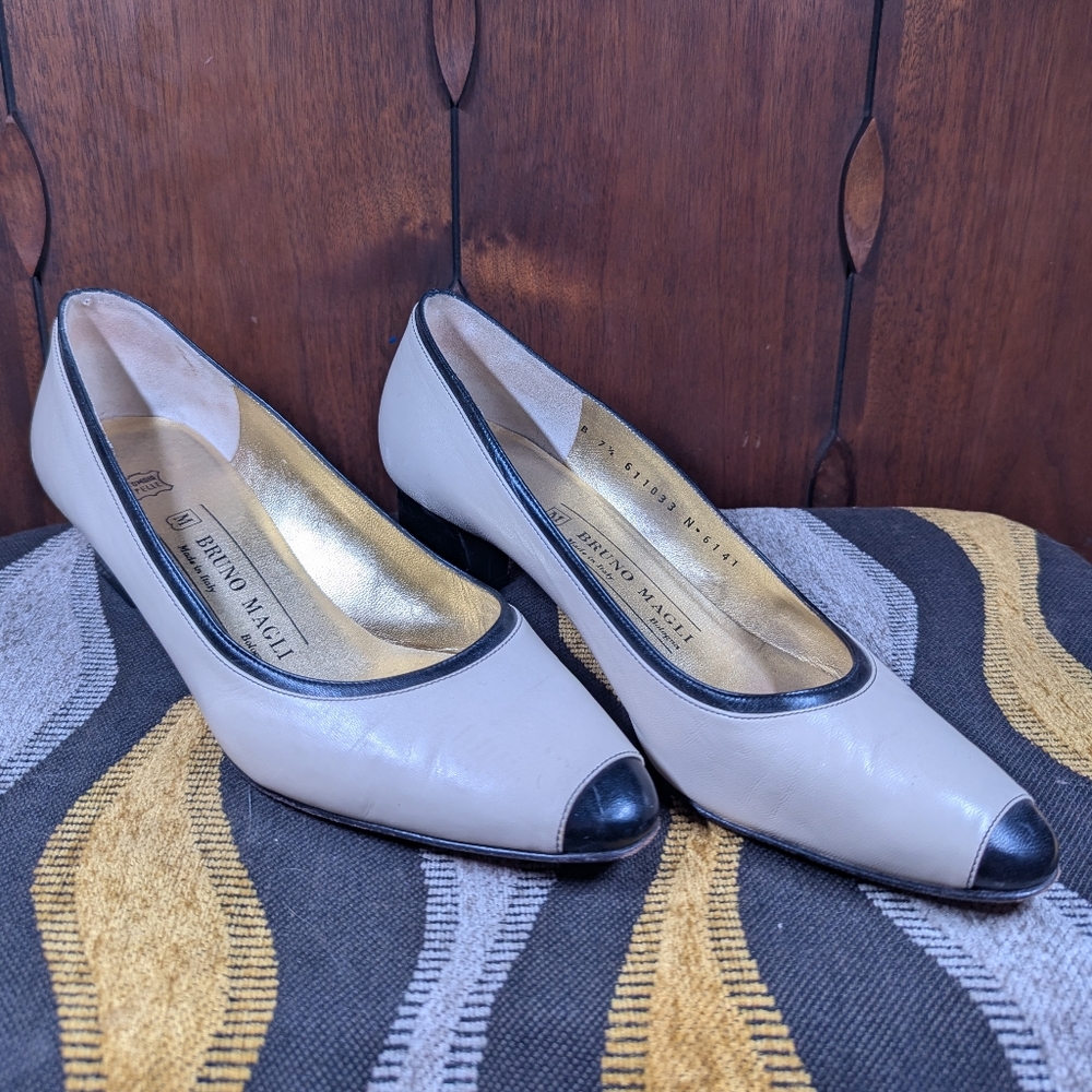 Vintage Bruno Magli Pumps Heels Made in Italy